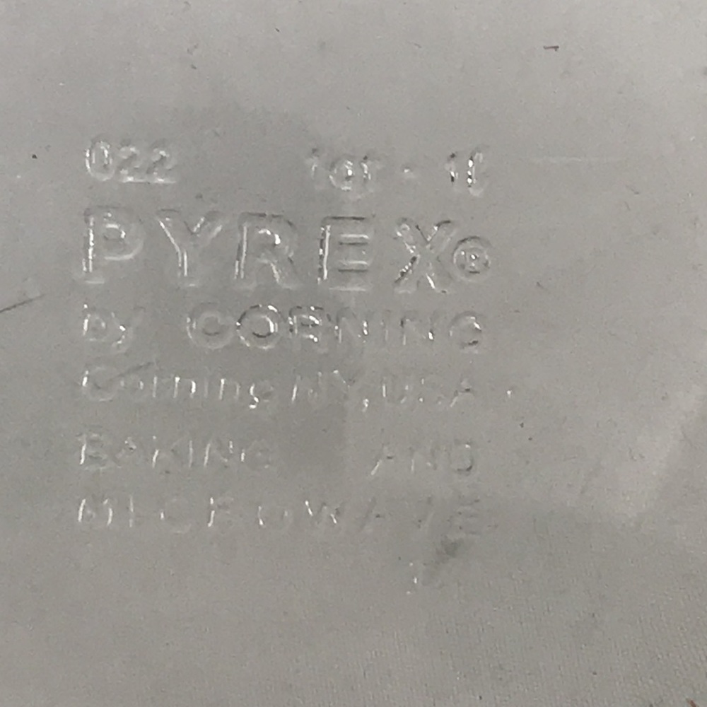 Pyrex by Corning Antique Baking & Microwave Dish - Picture 4 of 8